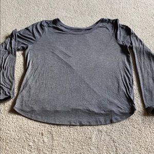 Lululemon women’s long sleeve w/ keyhole on back